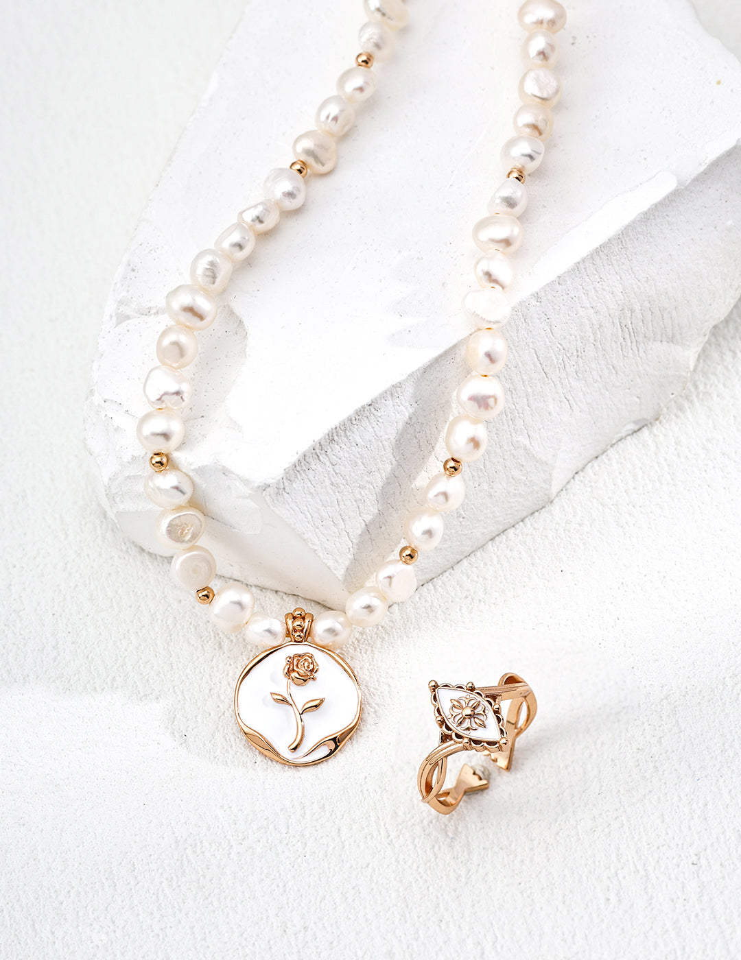 Ring mit Emaille-Blume in Antikgold (925 Silber)