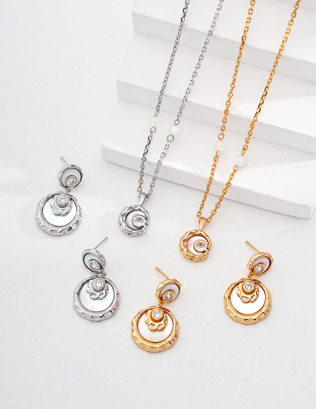 925-Silber Ohrstecker mit Perlmutt & Kristall – Antikgold oder Weißgold-Optik