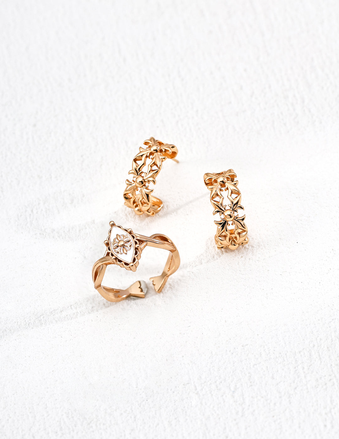 Ring mit Emaille-Blume in Antikgold (925 Silber)