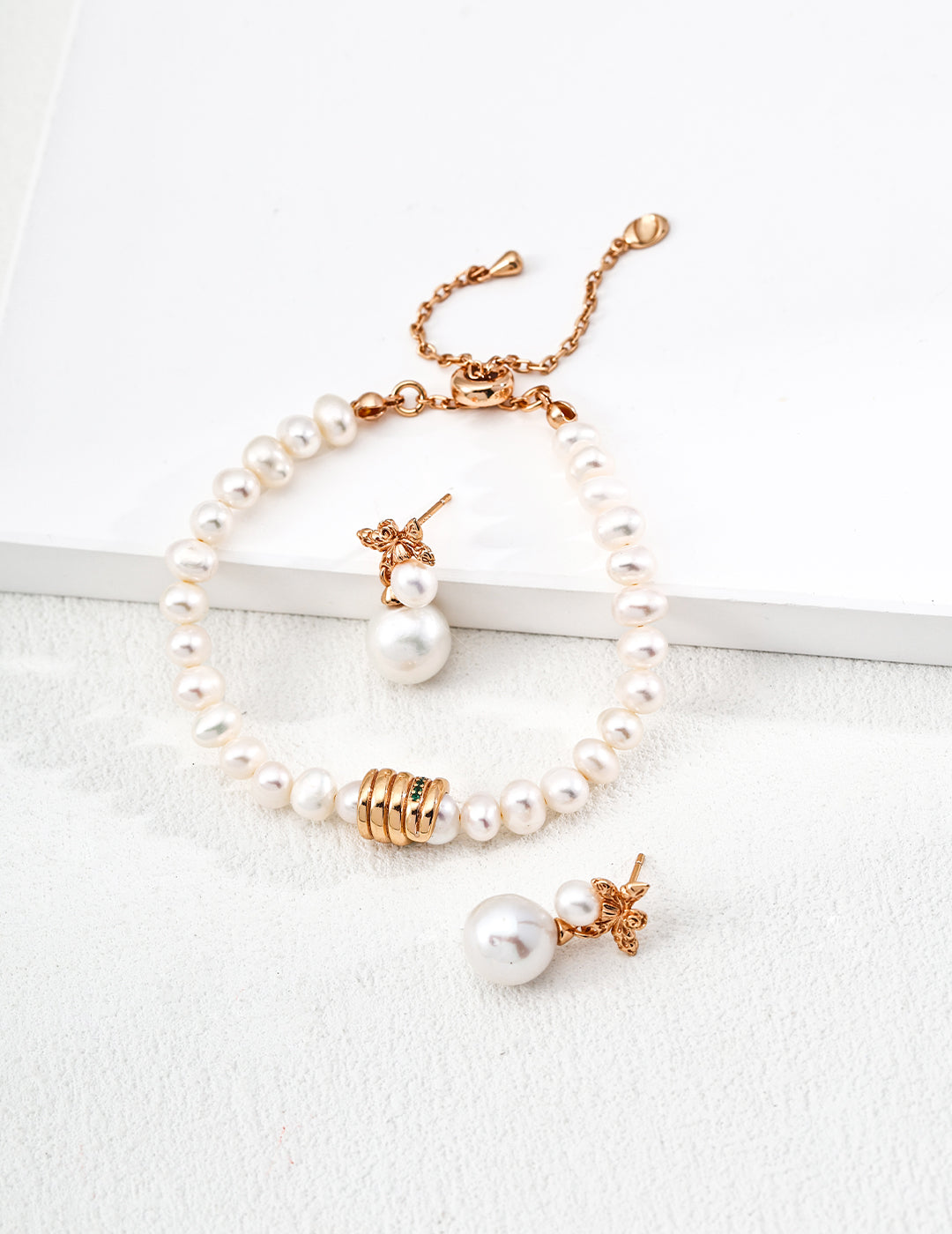 Perlenarmband mit Schlangen-Detail & Zirkonia