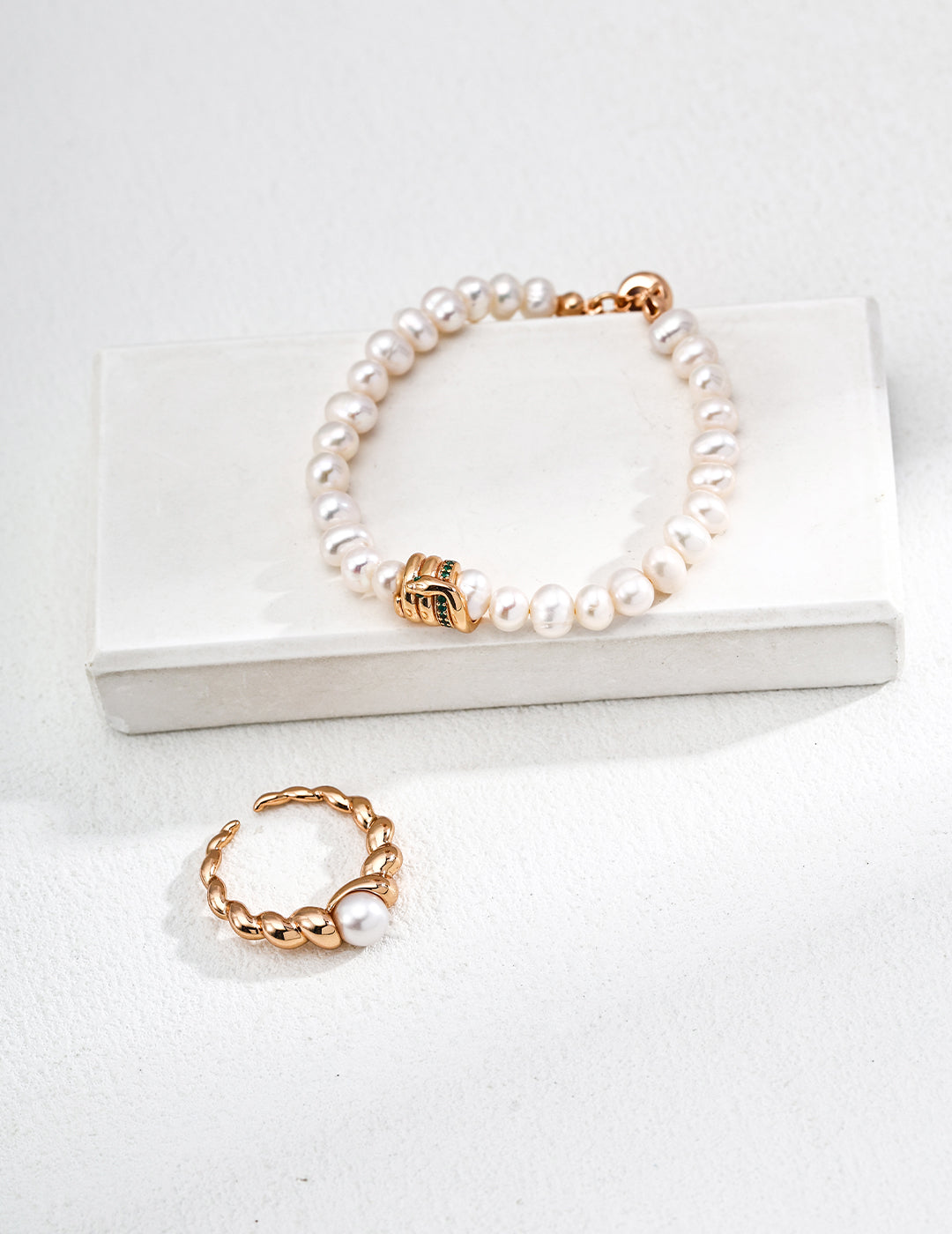 Perlenarmband mit Schlangen-Detail & Zirkonia