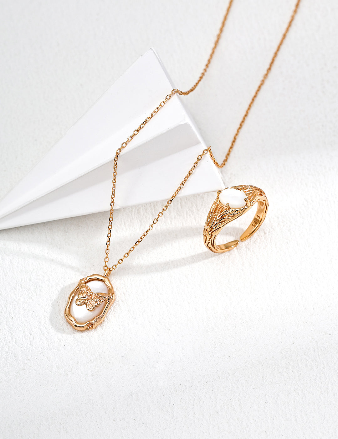 Anhänger-Halskette mit Perlmutt & Schmetterling – S925