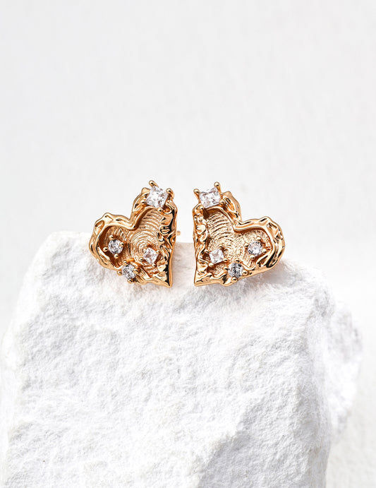 S925 Herz-Ohrstecker – Zirkonbesatz & Vintage-Goldoptik