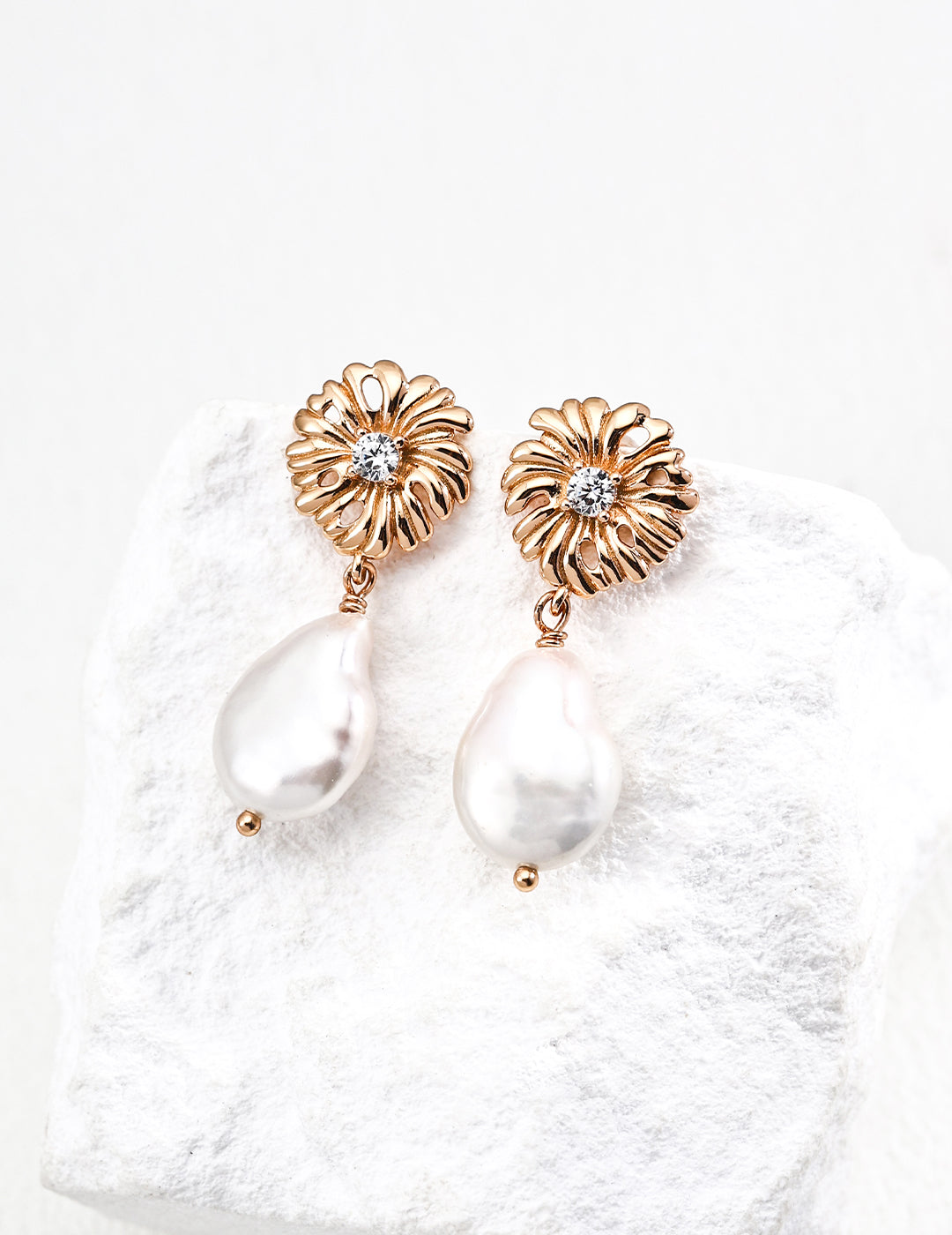 S925 Naturperle Drop Earrings – Florale Edition