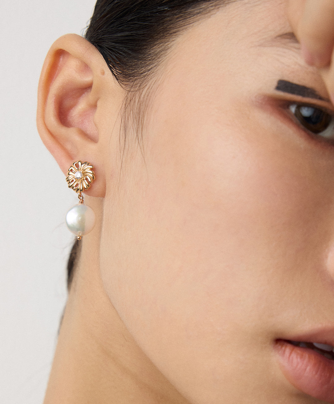 S925 Naturperle Drop Earrings – Florale Edition
