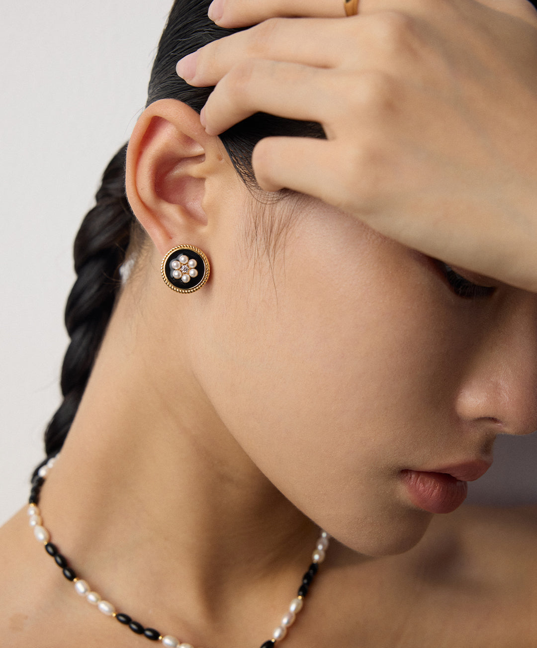 Schwarze Emaille-Perlenohrringe aus 925er Silber