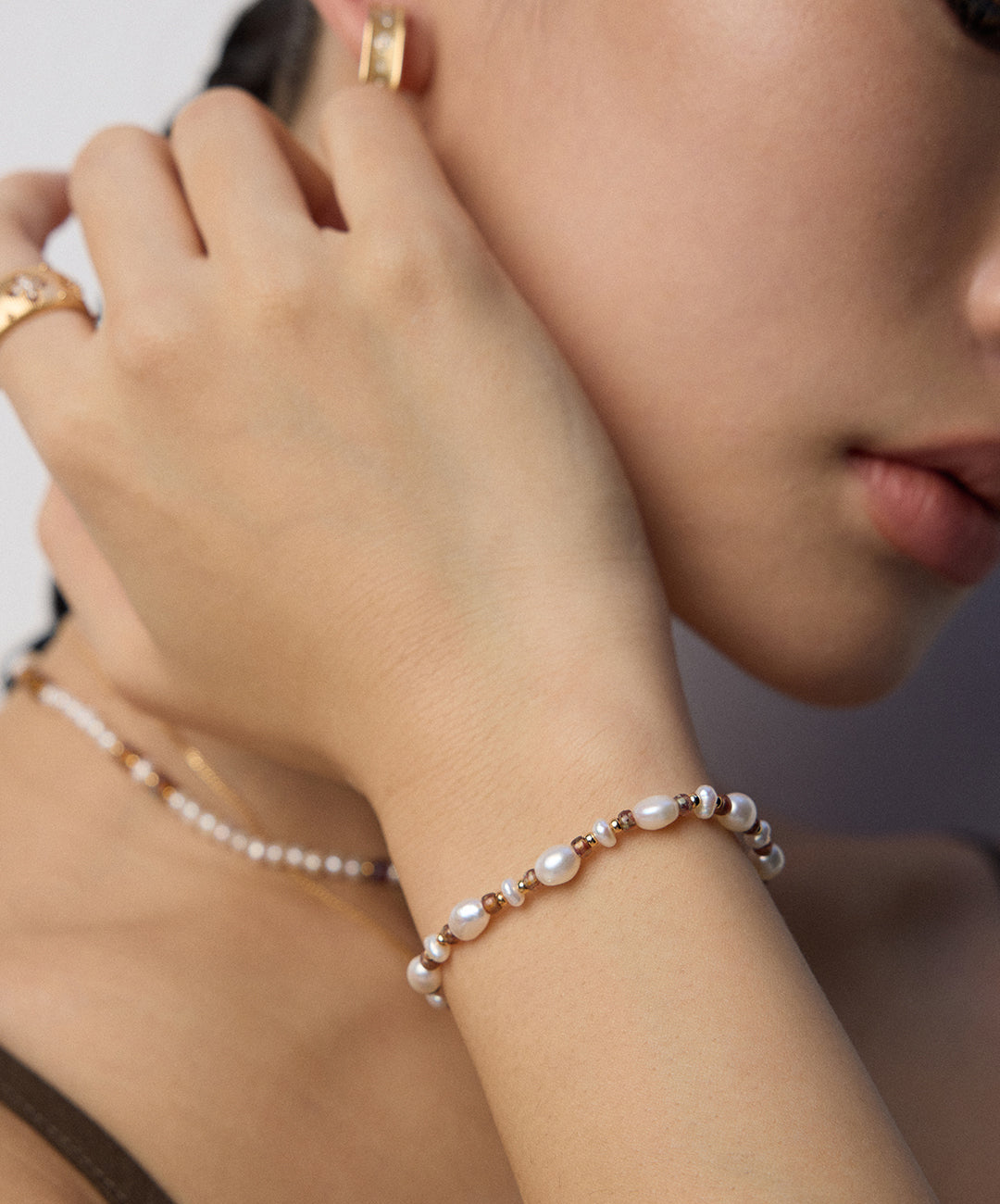 S925 Armband mit Naturperlen & Glasperlen in Antikgold