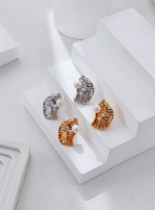 S925 Ohrstecker Fächerstruktur mit Kunstperle