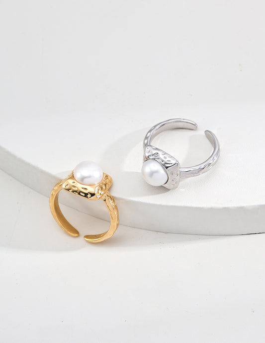 S925 Ring mit Süßwasserperle und gehämmerter Struktur