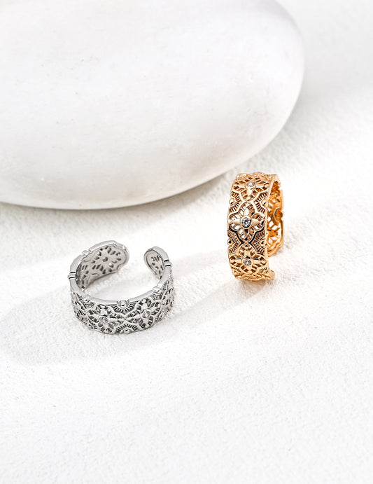 Verzierter S925 Silberring mit floraler Ornamentik und Zirkonakzenten