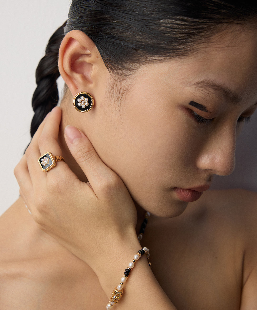 Schwarze Emaille-Perlenohrringe aus 925er Silber