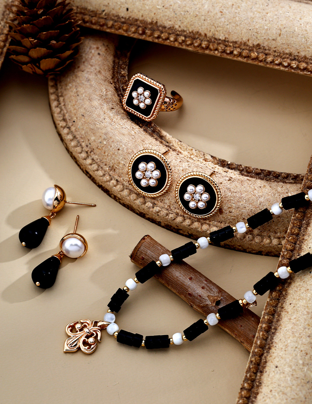 Schwarze Emaille-Perlenohrringe aus 925er Silber