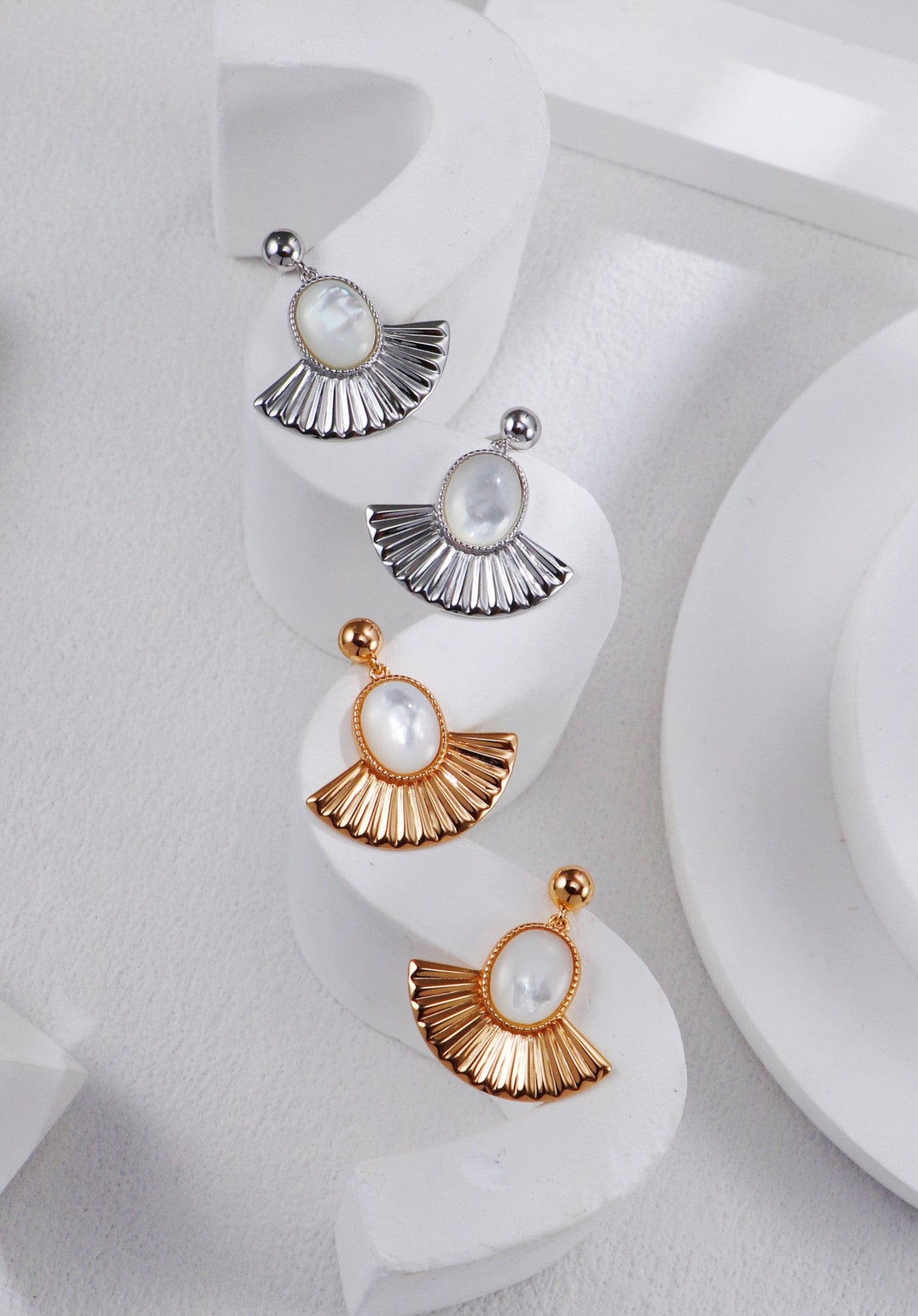 S925 Ohrhänger Fächerform mit ovaler Kunstperle – Gold / Silber