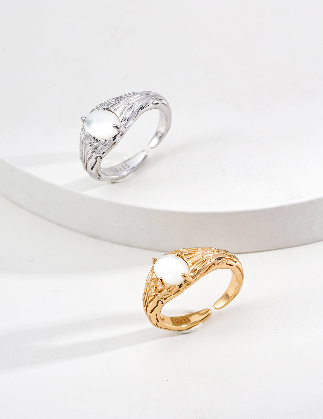 S925 Ring im Astdesign mit Muscheldetail