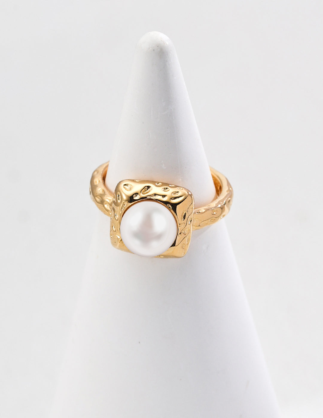S925 Ring mit Süßwasserperle und gehämmerter Struktur