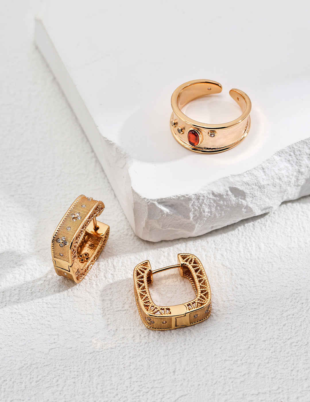 S925 Ohrstecker im Vintage-Rahmendesign mit Zirkonia